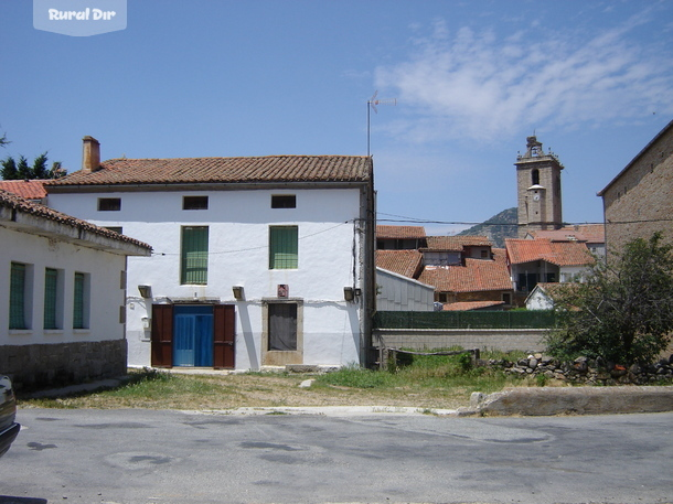 Fachada de la casa rural C.Peña Negra