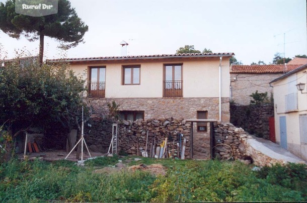 Fachada de la casa rural C. El Huerto