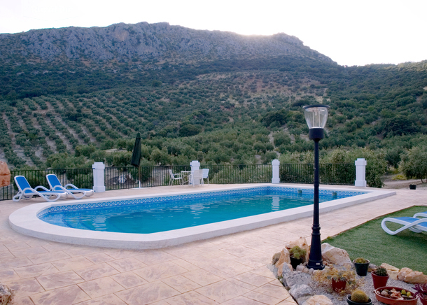 PISCINA de la casa rural Cortijo entresierras