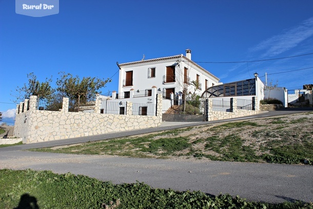 Vista exterior de la casa de la casa rural Cortijo Alcibara