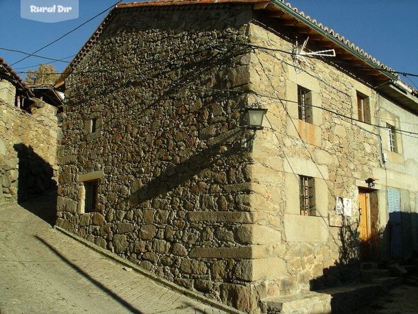 Fachada de la casa rural C.Mira al Centro de Gredos