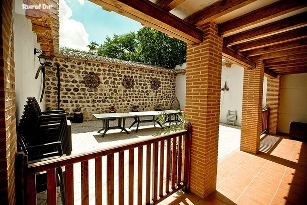 patio desde porche de la casa rural Casa del abuelo