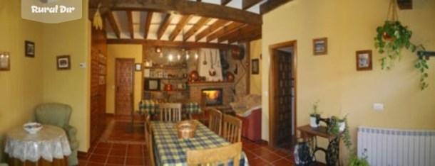 La Bodega del Abuelo: salón común de la casa rural La  bodega del abuelo