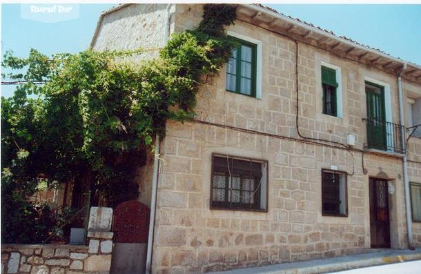 Fachada de la casa rural C.El Balcón de Nuño Cojo