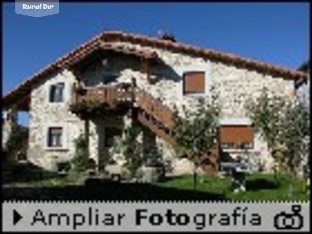 Fachada de la casa rural C.La Casona