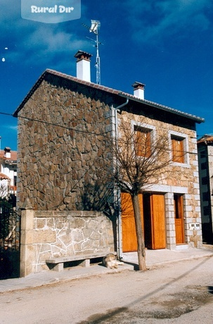 Fachada de la casa rural C.Casillo del Abuelo Goyo