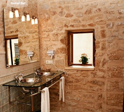 bathroom de la casa rural Can Simo Petit Hotel