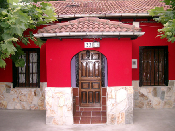 Vista Principal de la casa rural La Casina Colorá