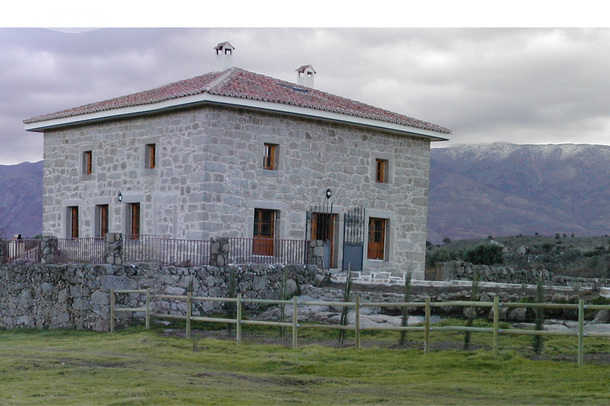 Fachada de la casa rural C.Huertafuenteseca