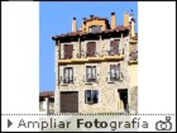 Fachada de la casa rural C.El Mesón de Gredos