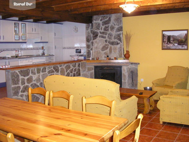 Salón de la casa rural C. La Puente 10