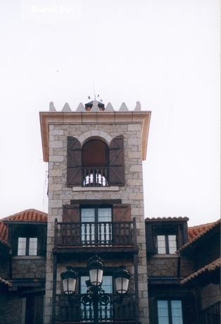 Fachada de la casa rural C.La Torre