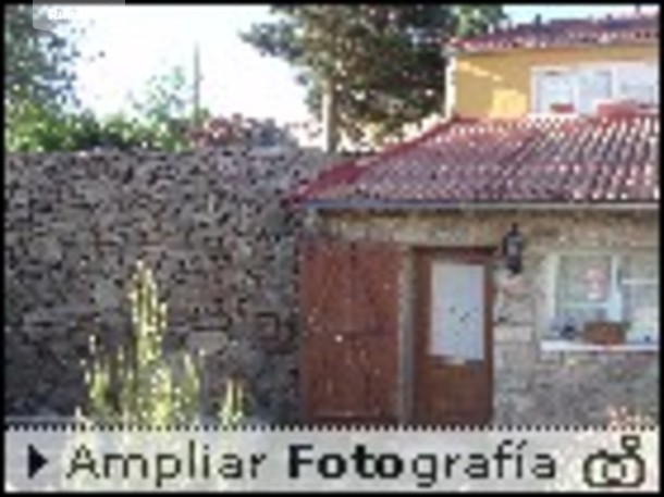 Fachada de la casa rural C. Almanzor