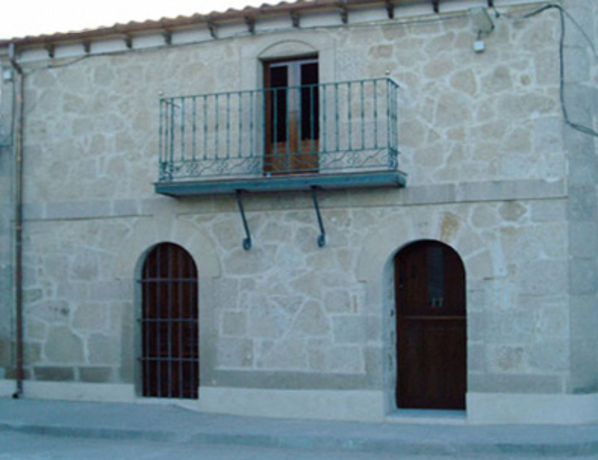 Fachada de la casa rural La Sandovala