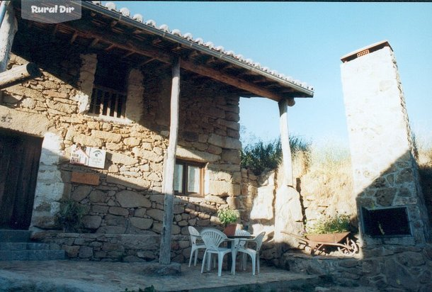 Fachada de la casa rural C.del Tio Vivillo