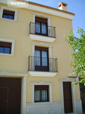 Fachada  de la casa rural Mirador de la Cueva