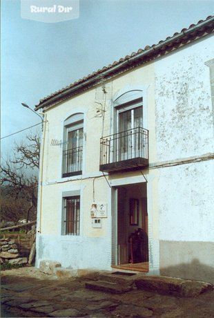 Fachada de la casa rural C.de la Abuela Trini