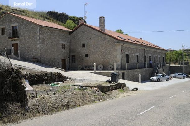 FACHADA de la casa rural Posada doÑa urraca