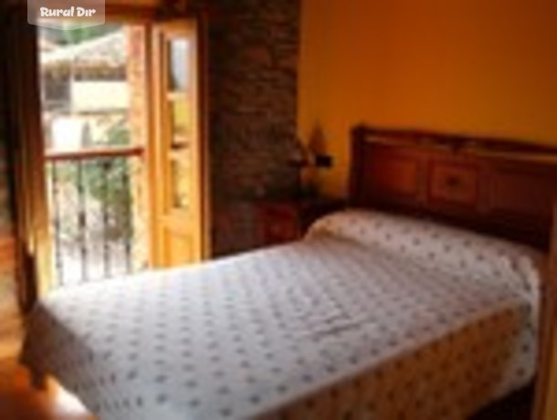 Interior. Dormitorio de la casa rural La Taberna d'Arcéu