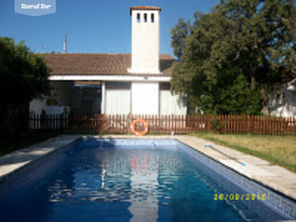 Piscina de la casa rural Macondo