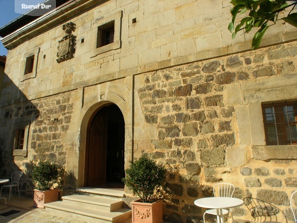 Fachada de la casa rural Hotel Palacio La Cajiga