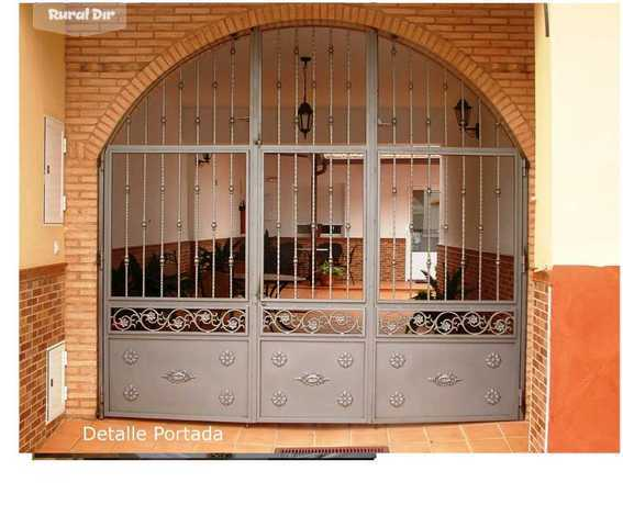 Portón de Entrada de la casa rural La Ribera del Bullaque