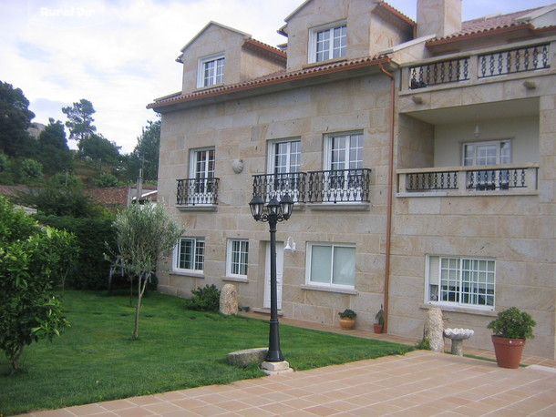 fachada casa 2 de la casa rural Casa mariÑeira lourdes