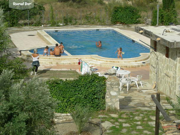 piscina vista desde casa de la casa rural Casa noelia