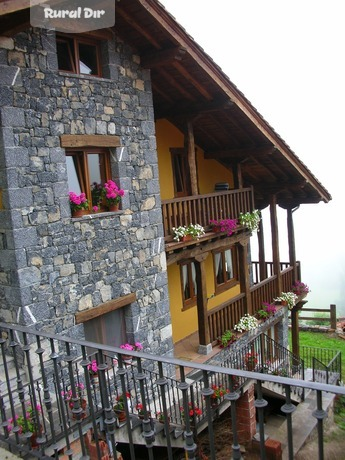 Fachada Sur de la casa rural La Posada de Cucayo