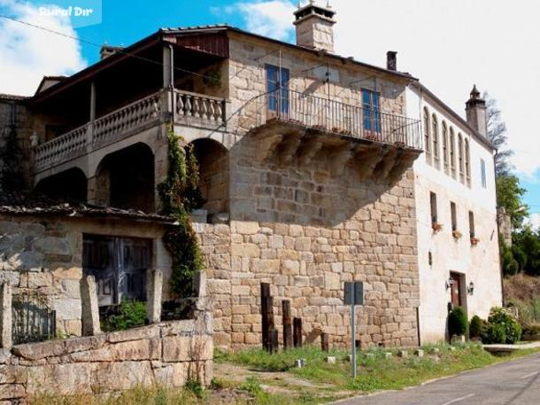 fachada de la casa rural Pazo dos ulloa