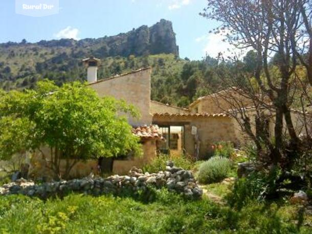 la entrada y entorno de la casa rural Casa cebadilla baja