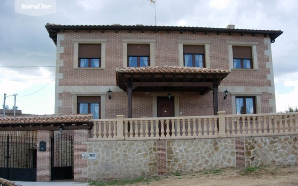 fachada de la casa rural El Mirador de la Liria