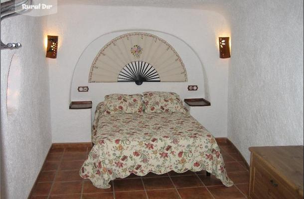 Dormitorio de la casa rural Casa-Cueva El Rozalay