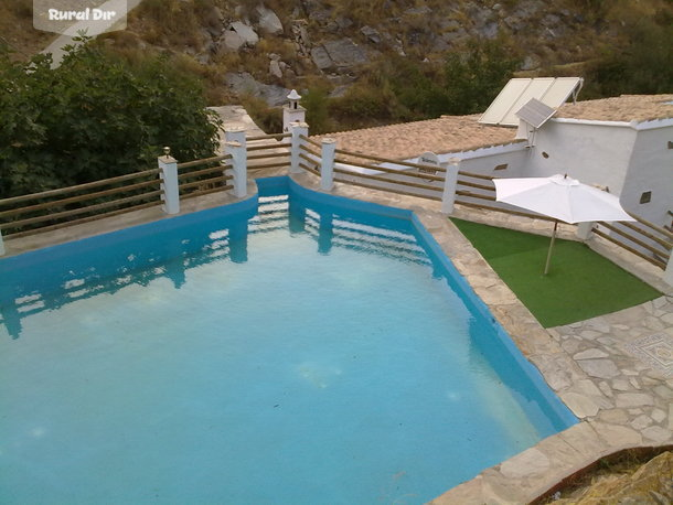 piscina de la casa rural Cortijo Rural El Molino de Laroya