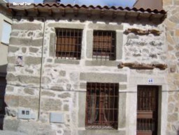 fachada de la casa rural Casa Rural "Los 2 Yugos" 2,3,4,5 y 6 plazas