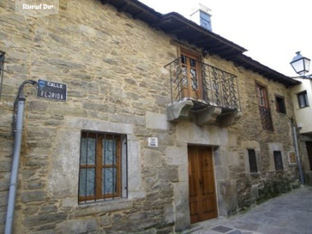 Fachada principal de la casa rural Casa Rural Los Cabritos de Tomás