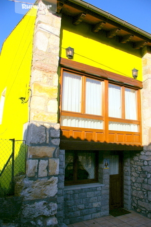 fachada  de la casa rural Casa particular El Collau, en Parres de Llanes