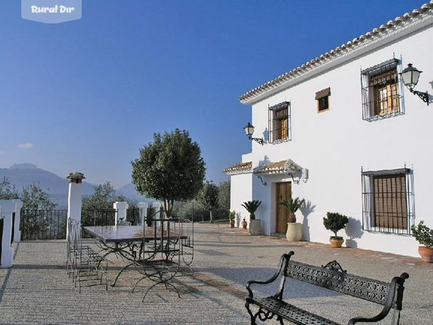 Fachada principal de la casa rural Casa de la Higuera