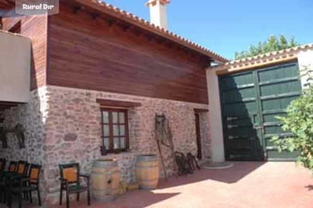 Interior patio y apartamento de la casa rural Vallehermoso