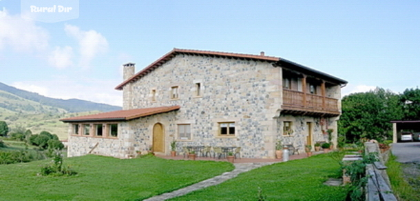 Jardin del este de la posada vallijo de la casa rural Posada del Vallijo