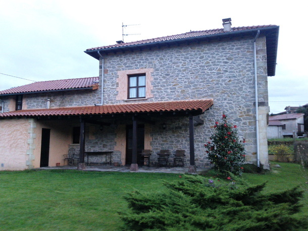 VISTA EXTERIOR de la casa rural Posada Las Puentes