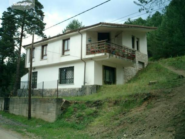 fachada de la casa rural Fuente del Pino