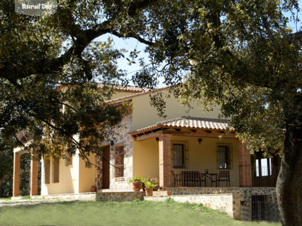 fachada de la casa rural Casa Rural Alcornocalejo