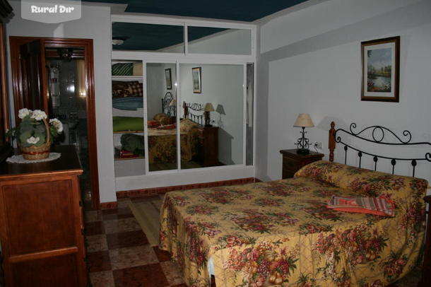 dormitorio grande  de la casa rural Casa rural villaverde