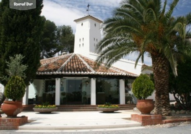 Entrada al hotel de la casa rural La Salve