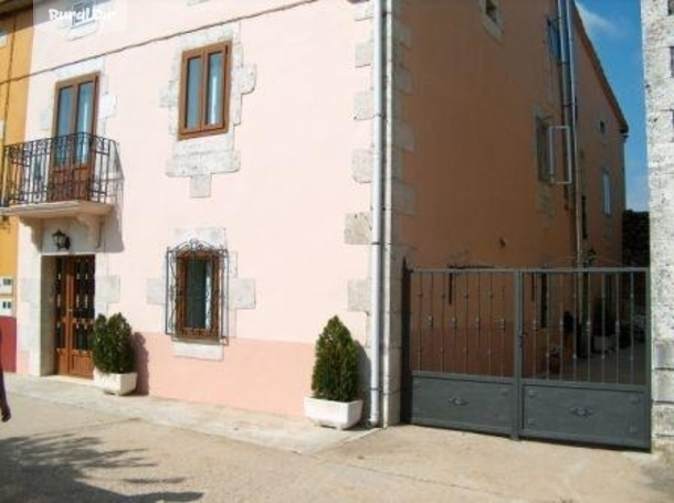 Fachada de la casa rural " La Inquietud "