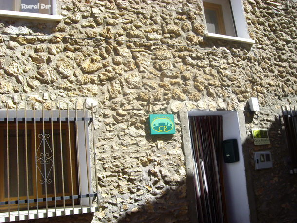 fachada de la casa rural Casa rural molino de papel