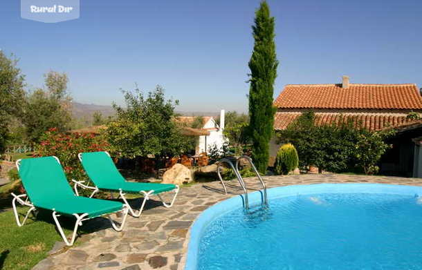 Piscina de la casa rural Alquería de los Lentos