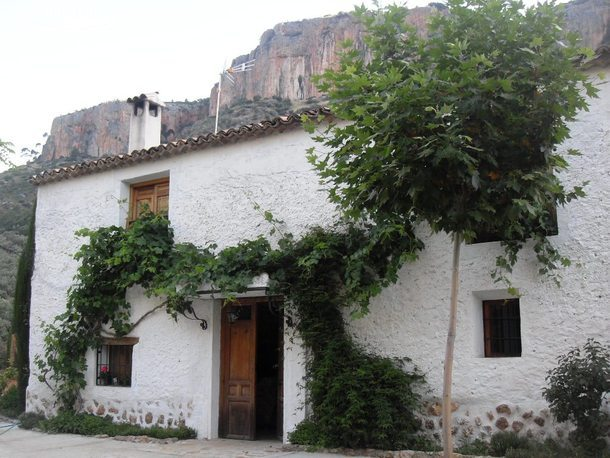 Fachada principal de la casa rural Cortijo del Nolo