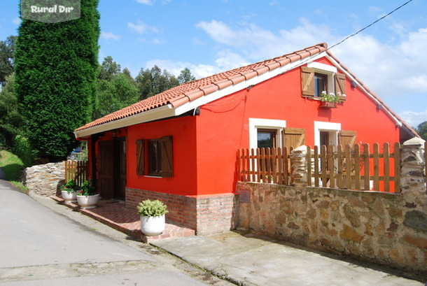 Fachada "El Retiro" de la casa rural El Pajar de Somao